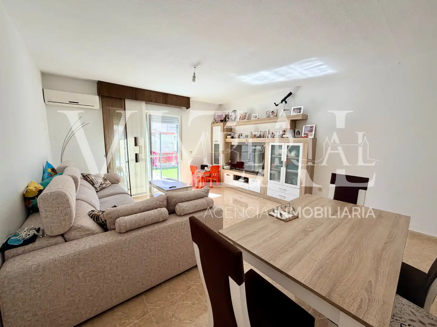 Living room of Detached homes for sale in El Viso de San Juan  with Air Conditioner, Heating and Private garden