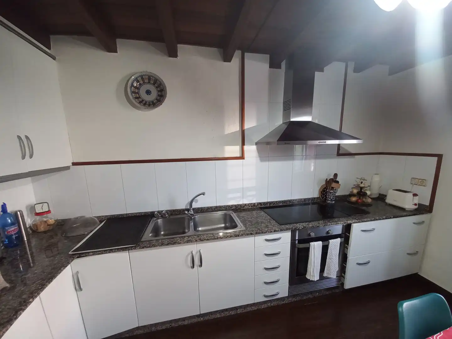 Cuina de Casa o xalet en venda en Oleiros amb Parquet, Terrassa i Traster