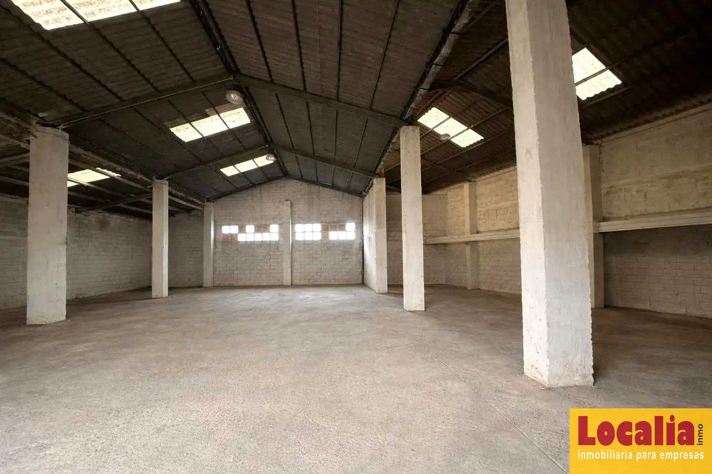 Nave industrial in vendita a Inmobiliaria - Barreda, imagen 2