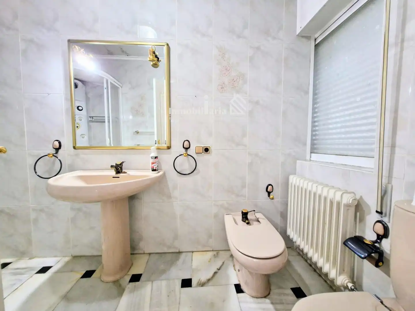 Badezimmer von Einfamilien-Reihenhaus zum Verkauf in Alba de Tormes mit Heizung, Abstellraum und Schwimmbad