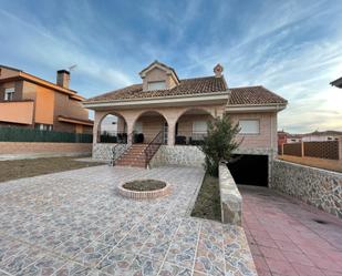 Vista exterior de Casa o xalet en venda en Valdetorres de Jarama amb Calefacció, Jardí privat i Terrassa