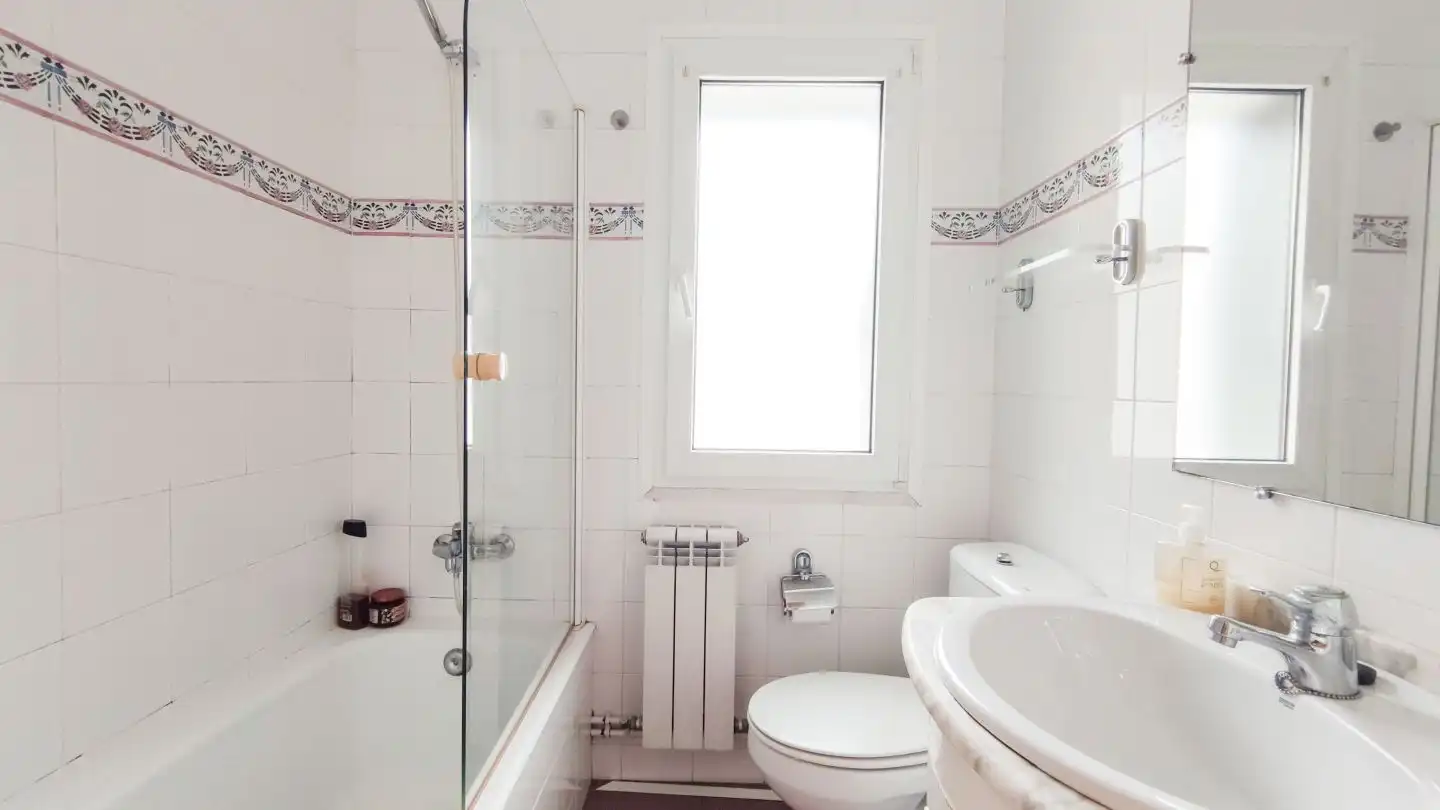 Bany de Apartament de lloguer en Donostia - San Sebastián  amb Calefacció i Balcó
