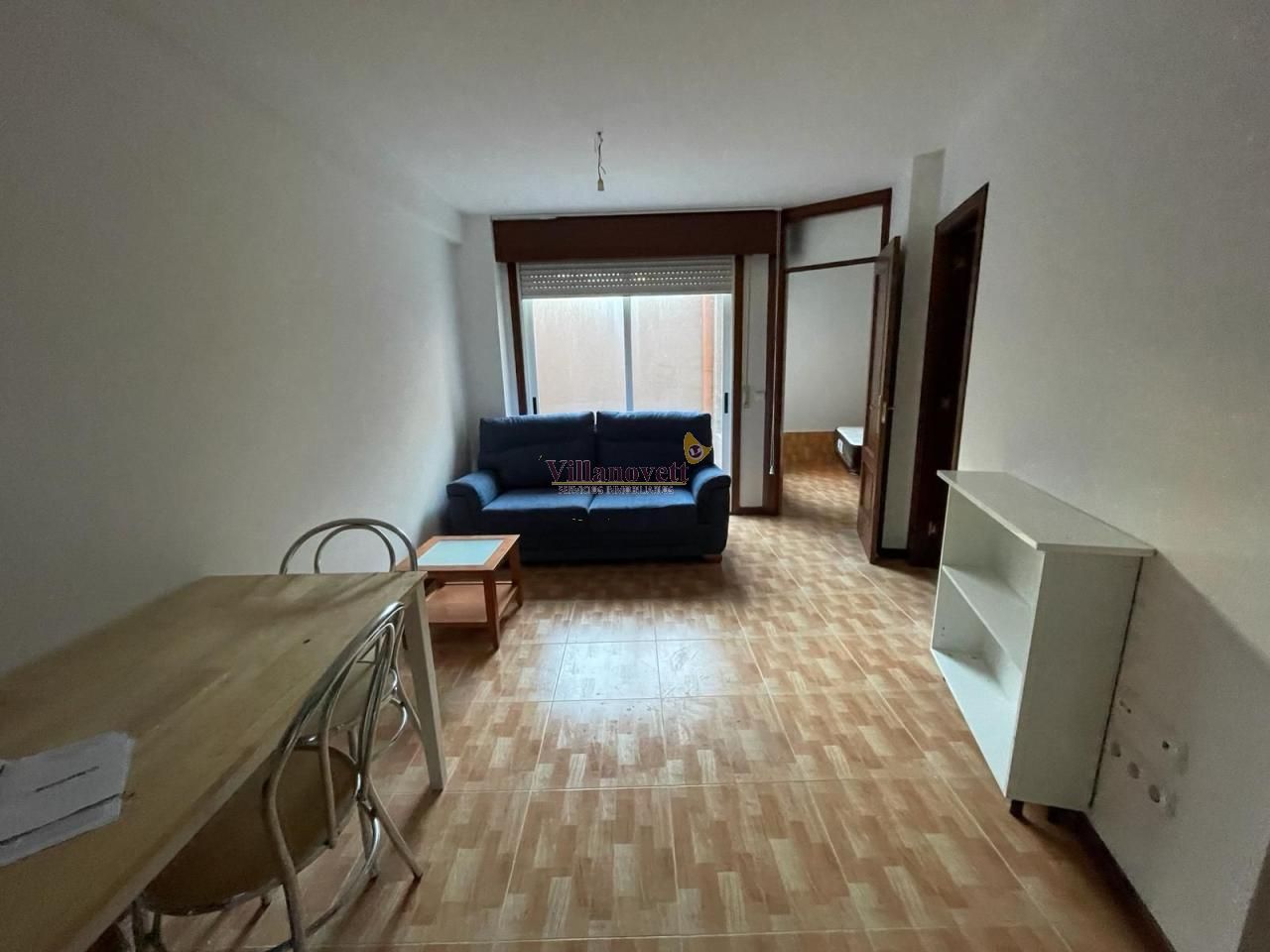 Sala d'estar de Apartament de lloguer en Vigo  amb Calefacció i Moblat