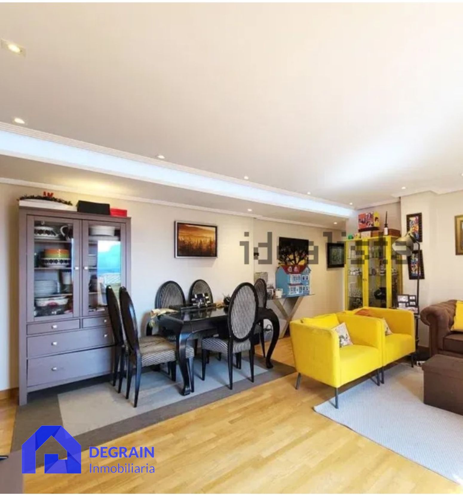 Menjador de Àtic en venda en Oviedo  amb Calefacció, Parquet i Terrassa