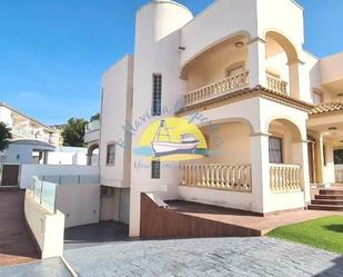 Vista exterior de Casa o xalet en venda en Cartagena amb Aire condicionat, Terrassa i Piscina