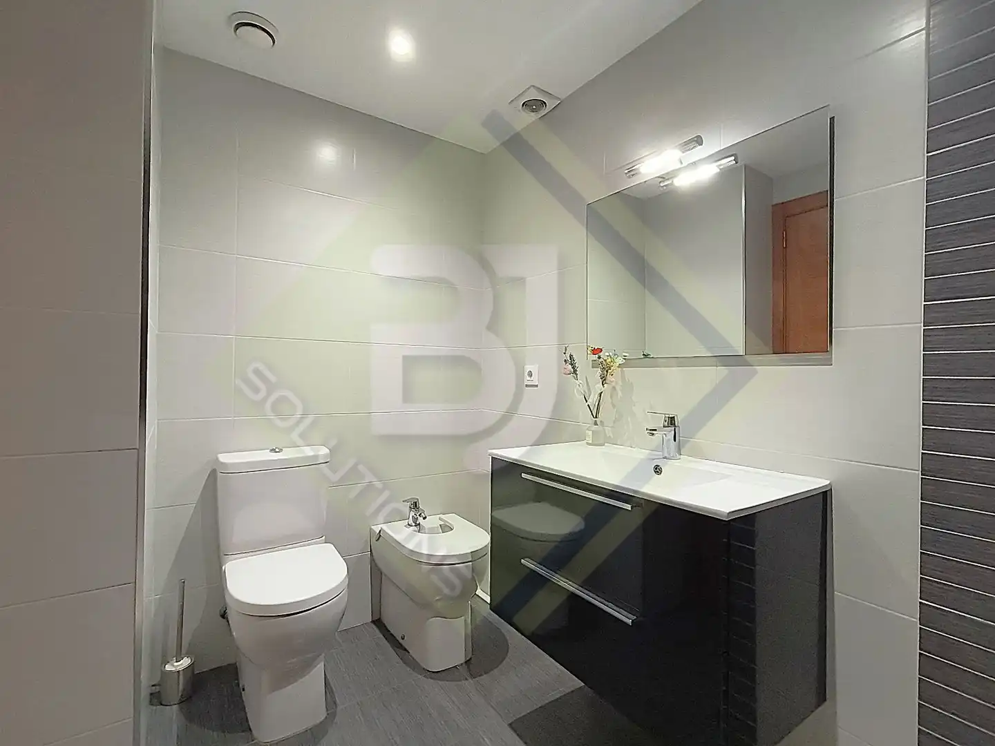 Baño de Piso de alquiler en Mataró con Aire acondicionado, Calefacción y Terraza