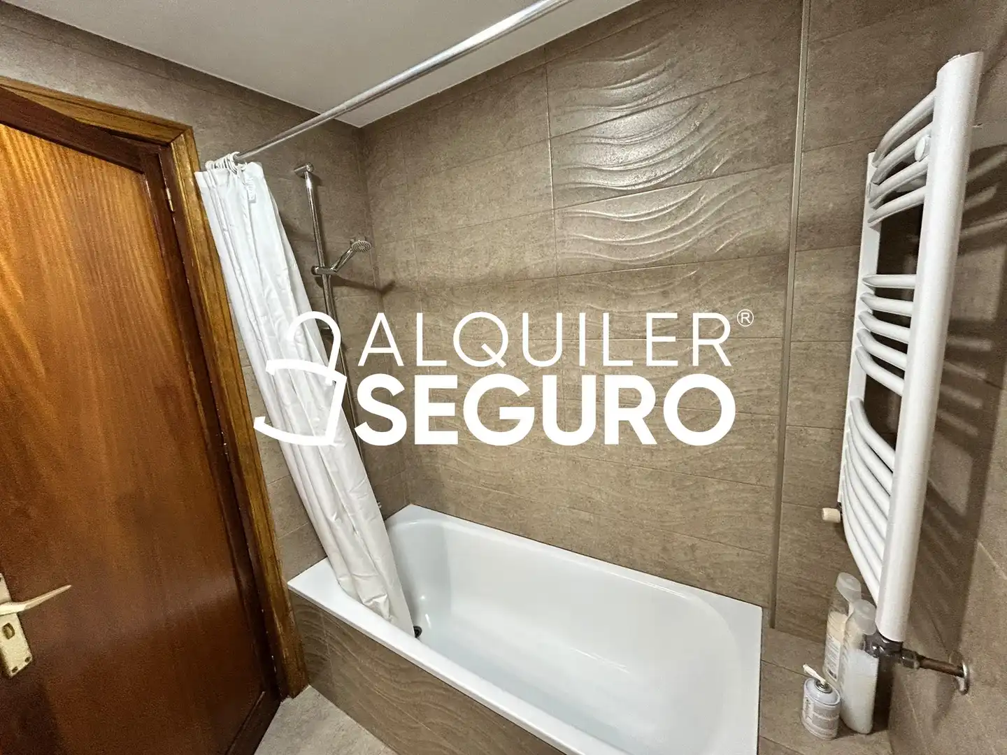 Baño de Piso de alquiler en Madrid con Aire acondicionado, Calefacción y Amueblado
