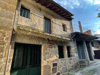 Vista exterior de Casa o xalet en venda en Barbadás amb Calefacció, Terrassa i Traster