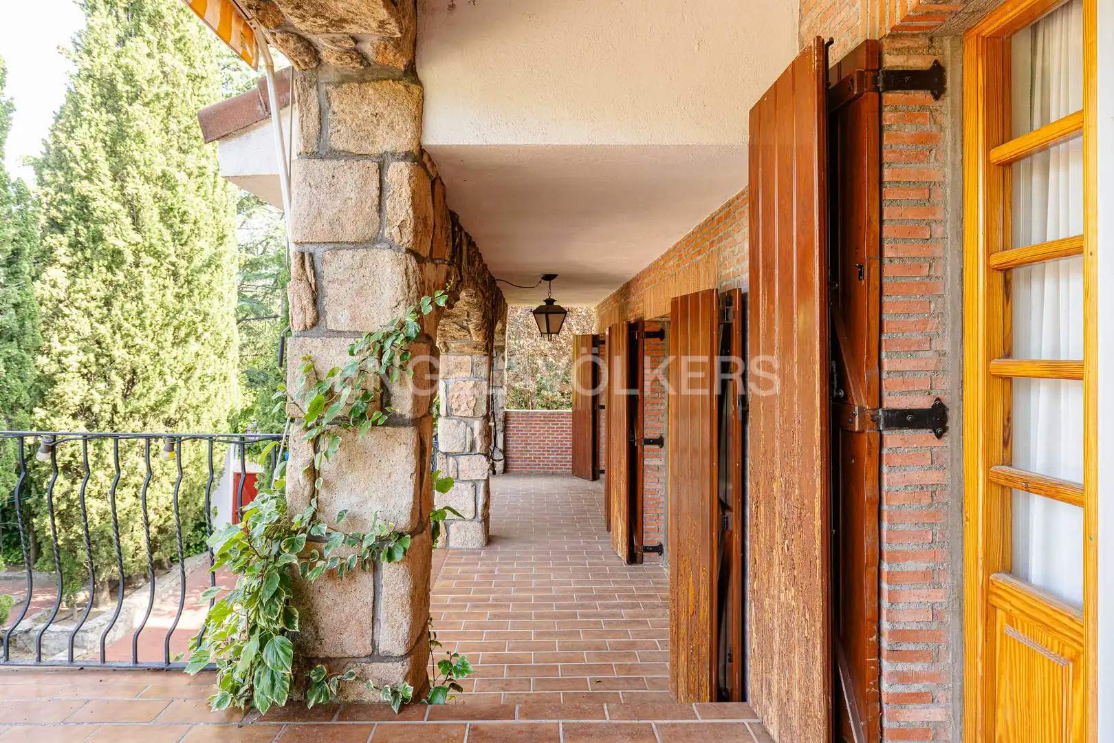 Vista exterior de Casa o xalet en venda en Becerril de la Sierra amb Calefacció, Jardí privat i Piscina