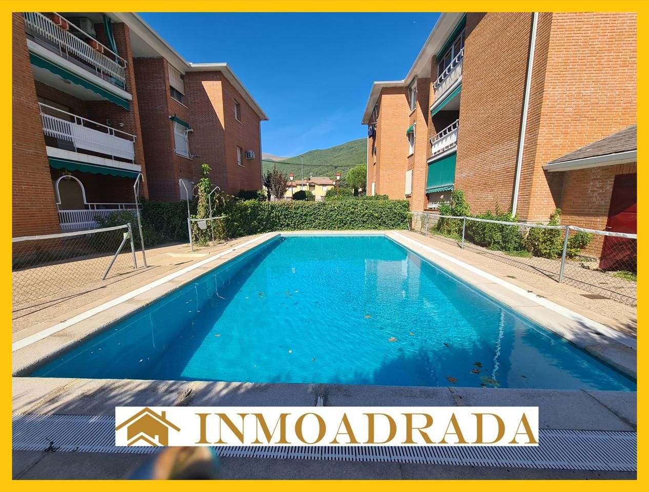 Vista exterior de Planta baja en venta en La Adrada  con Terraza, Amueblado y Piscina comunitaria