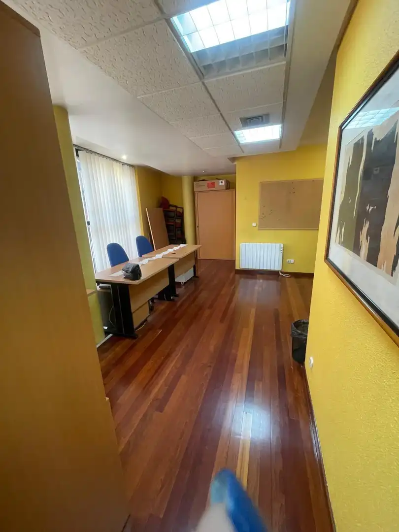 Office for sale in Valladolid  with Air Conditioner