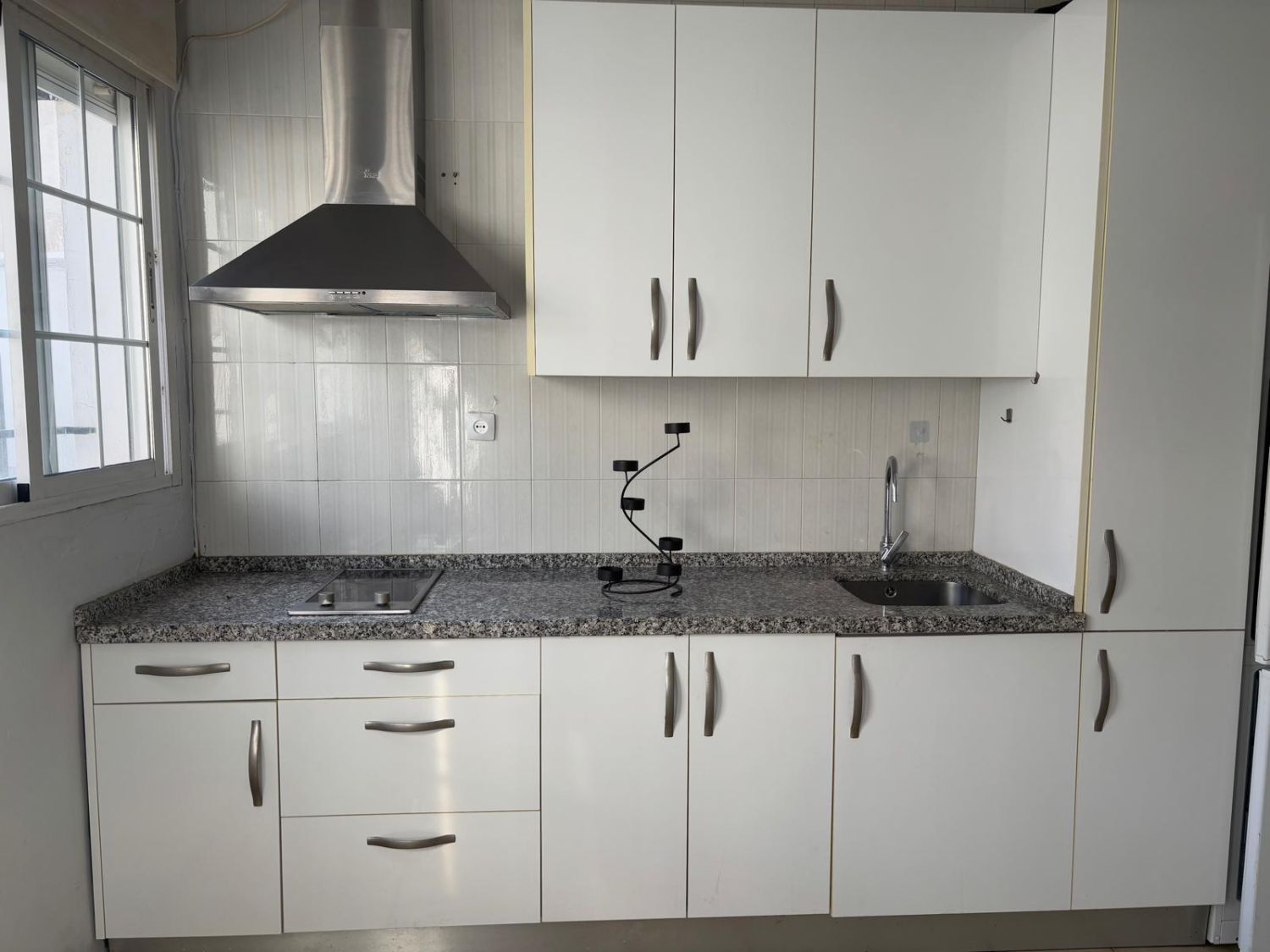 Kitchen of Flat for sale in  Sevilla Capital  with Storage room