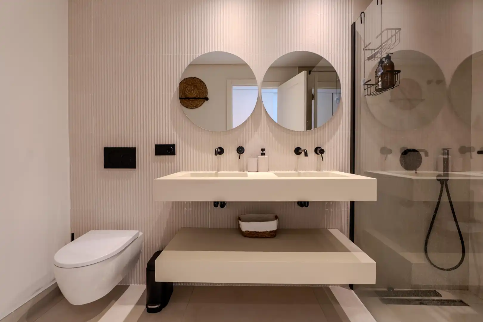 Baño de Apartamento de alquiler en Benahavís con Aire acondicionado, Terraza y Piscina