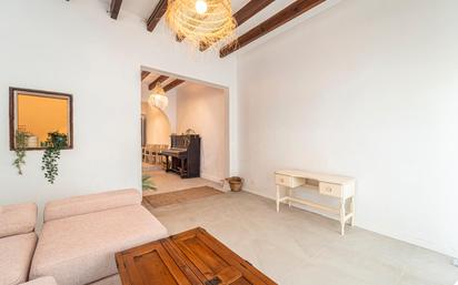 Sala d'estar de Casa o xalet en venda en Montuïri amb Jardí privat, Terrassa i Moblat