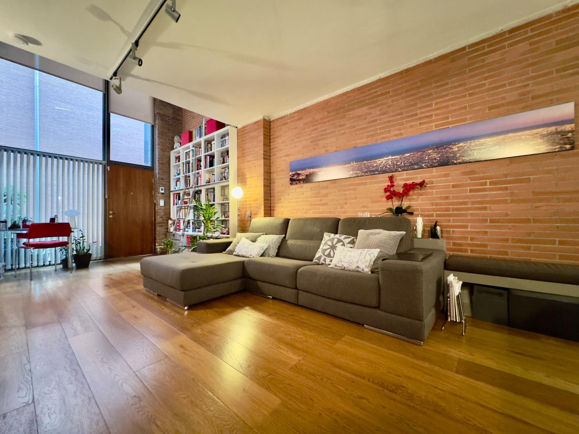 Living room of Study to rent in  Barcelona Capital  with Heating and Parquet flooring