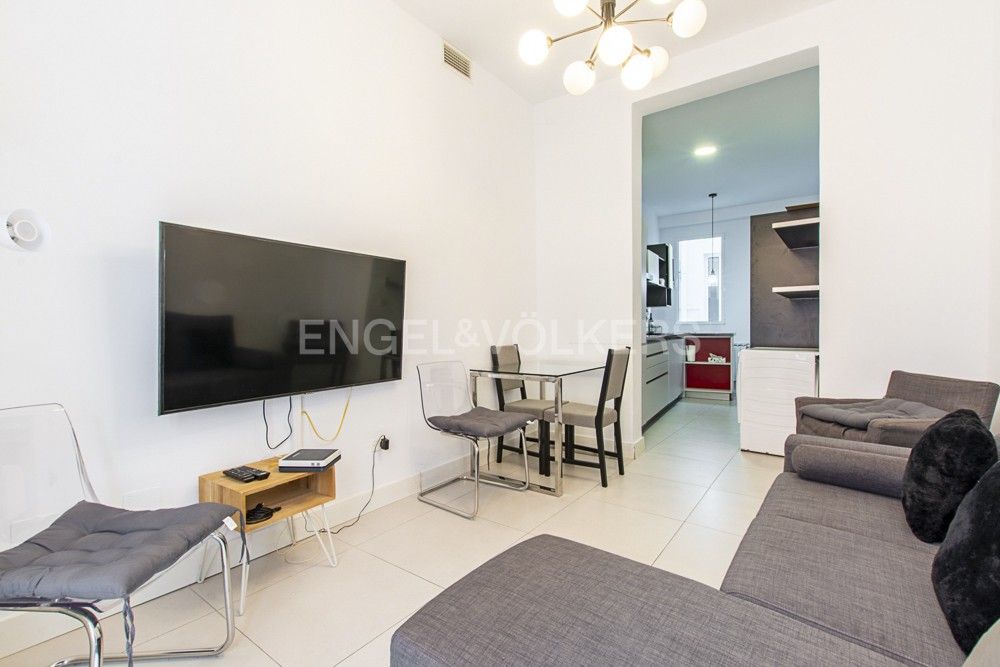 Sala d'estar de Apartament en venda en  Madrid Capital amb Aire condicionat, Calefacció i Balcó