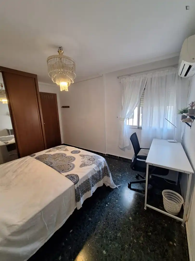 Habitación de Apartamento de alquiler en Moncada con Amueblado, Horno y Lavadora