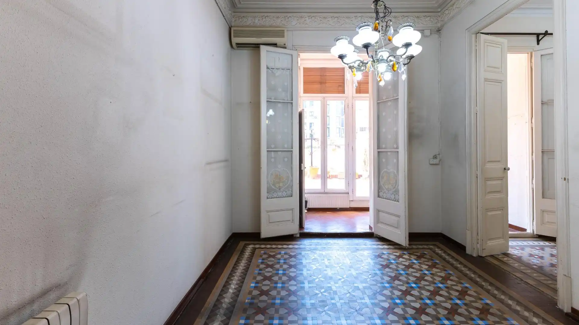 Piso con terraza en venta en Carrer de Bailèn, imagen 3