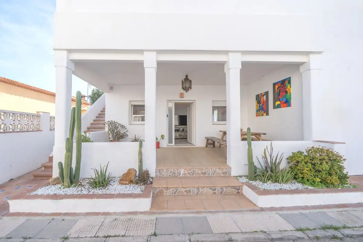 Houses for sale in Oliva  with Air Conditioner, Heating and Private garden