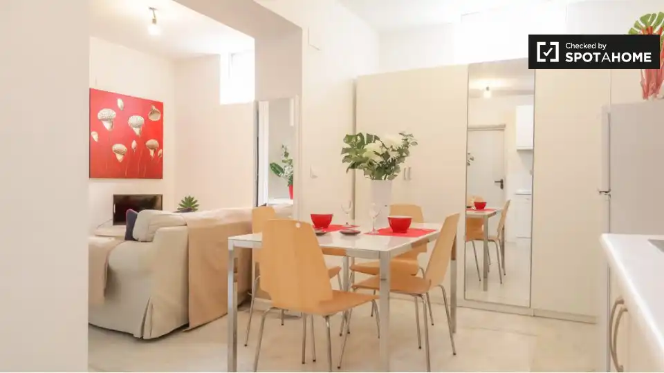 Comedor de Piso de alquiler en Madrid con Aire acondicionado, Calefacción y Amueblado