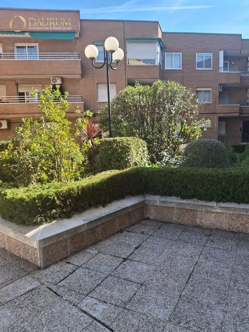 Jardí de Local en venda en Alcobendas amb Internet i Alarma