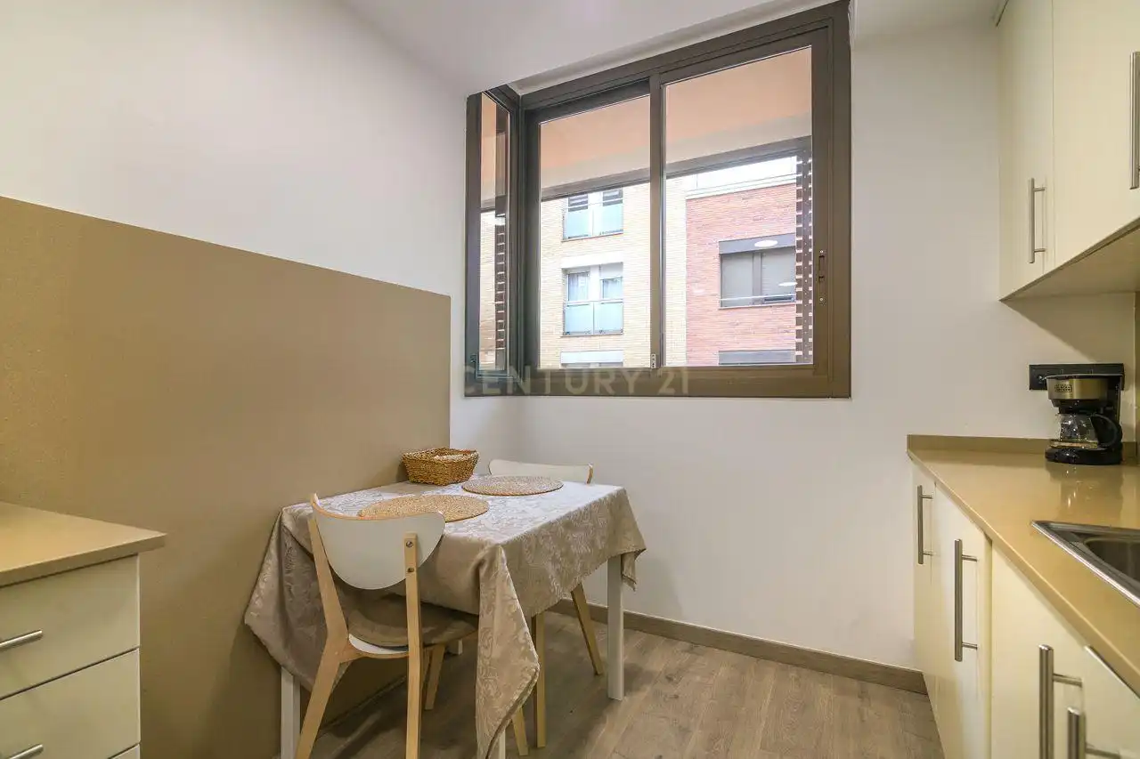 Habitación de Apartamento en venta en Molins de Rei con Aire acondicionado, Trastero y Balcón