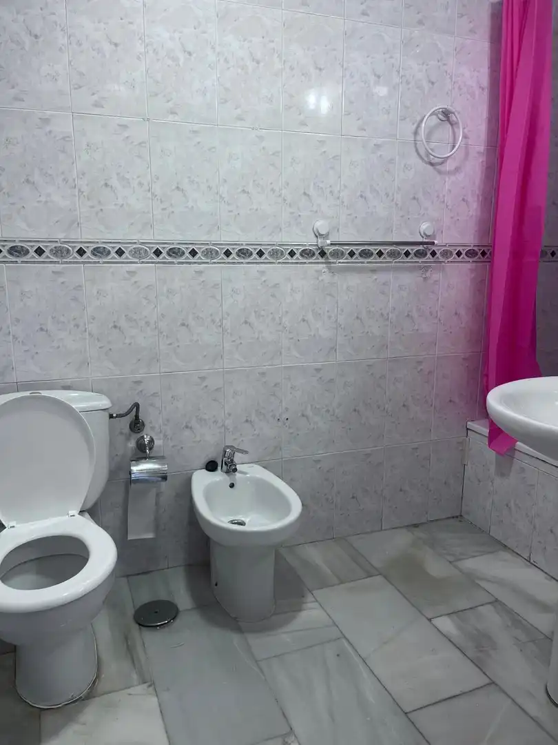 Bathroom of Flat for rent in Granada  with Terrace