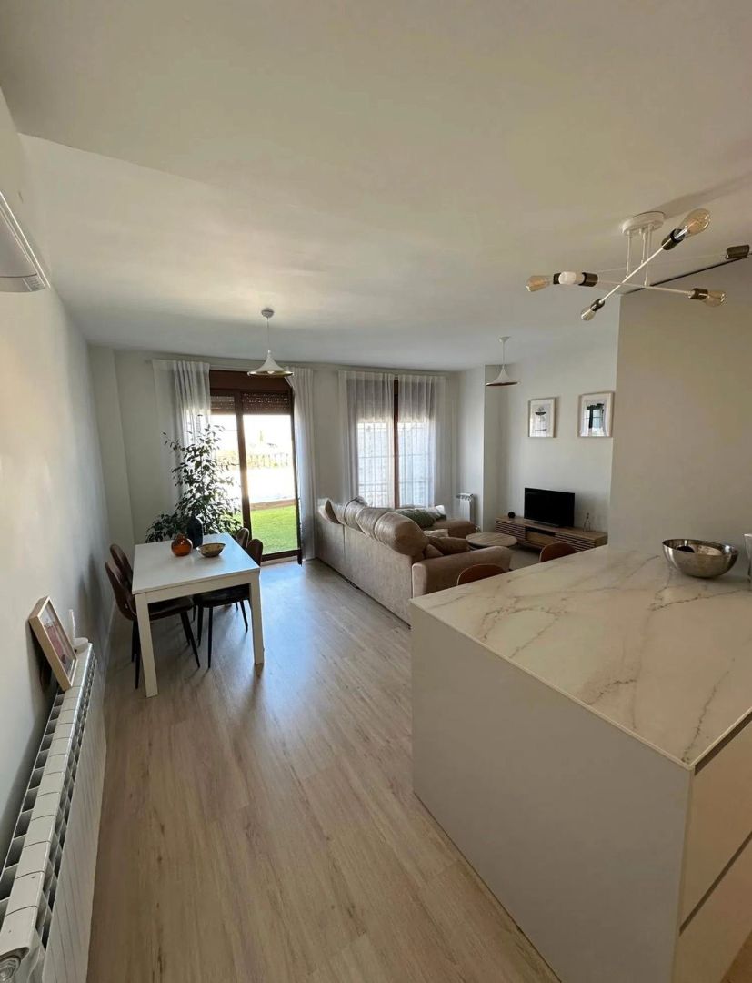 Living room of Attic for sale in Socuéllamos  with Air Conditioner, Heating and Parquet flooring