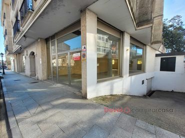Locale commerciale in affitto a Tui