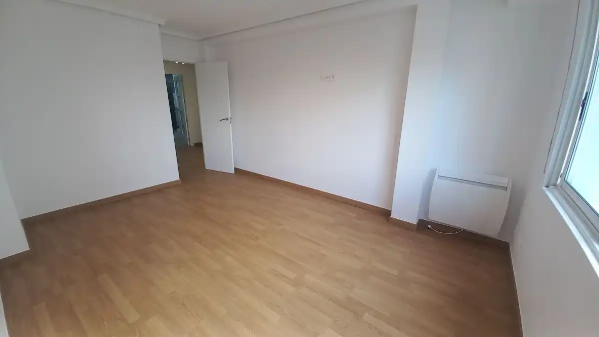 Wohnung zur Miete in A Coruña Capital  mit Heizung und Parkett