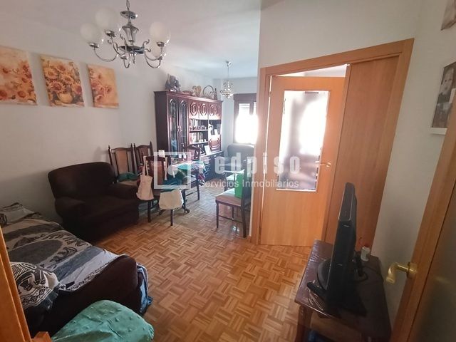 Sala d'estar de Pis en venda en  Madrid Capital amb Calefacció, Parquet i Terrassa