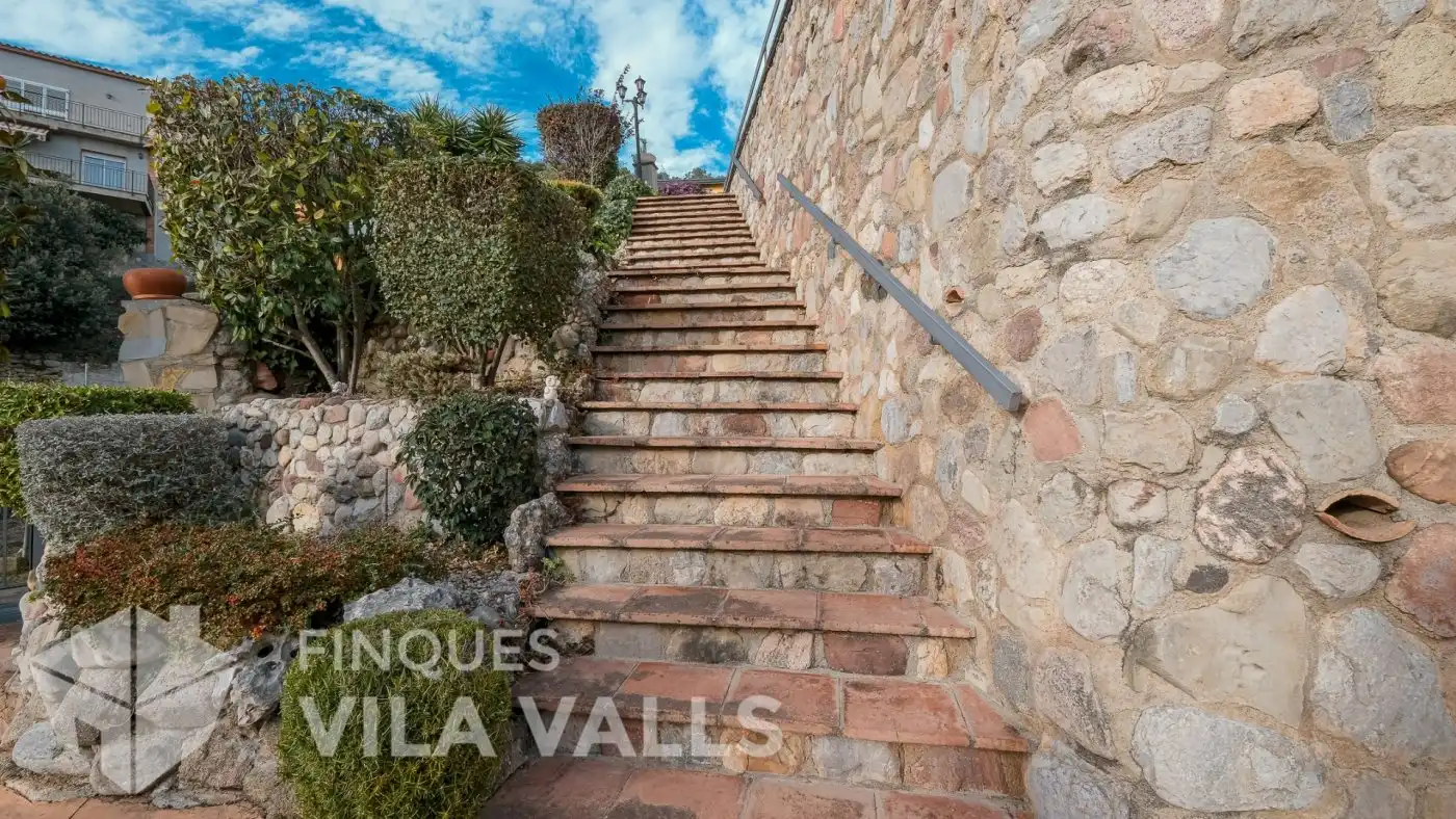 Vista exterior de Casa o xalet en venda en Caldes de Montbui amb Calefacció, Jardí privat i Terrassa