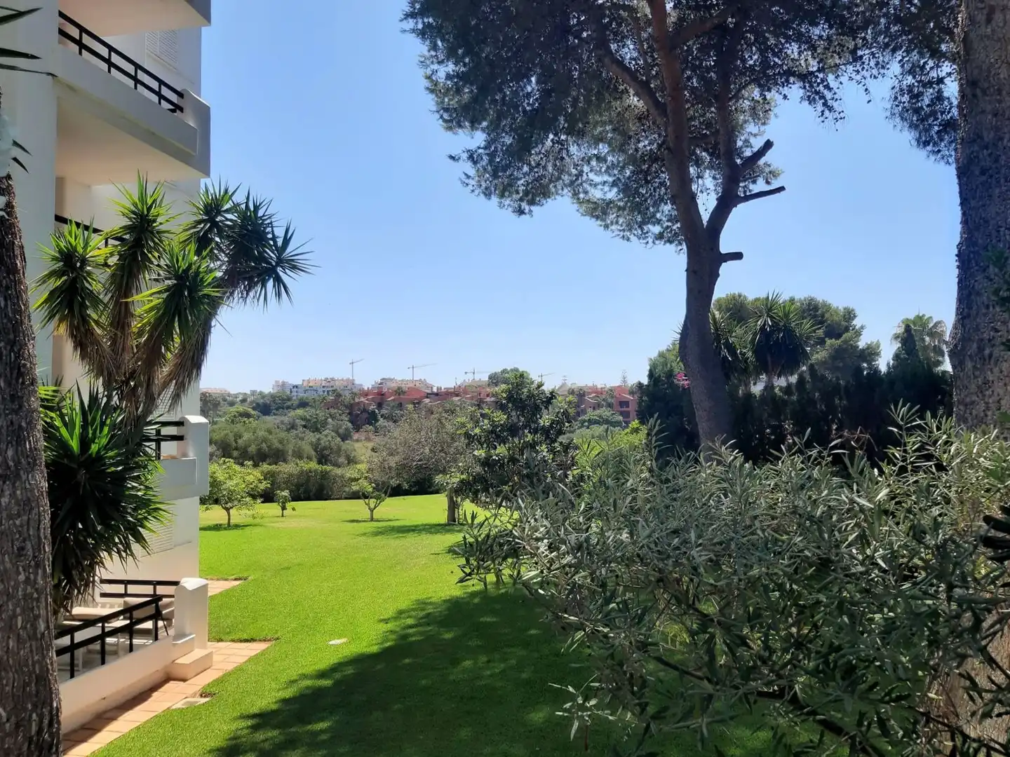 Jardín de Piso en venta en Marbella con Aire acondicionado, Terraza y Amueblado