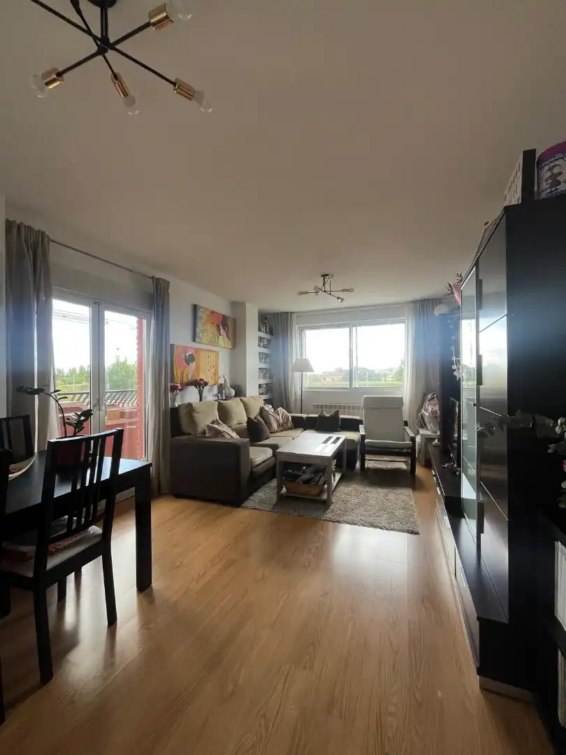 Sala de estar de Piso en venta en Viana de Cega con Aire acondicionado, Calefacción y Parquet