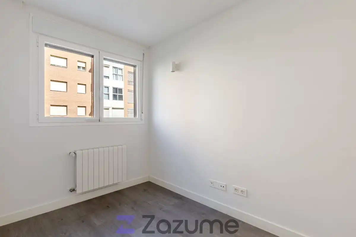 Schlafzimmer von Wohnung zur Miete in Madrid mit Klimaanlage, Heizung und Parkett
