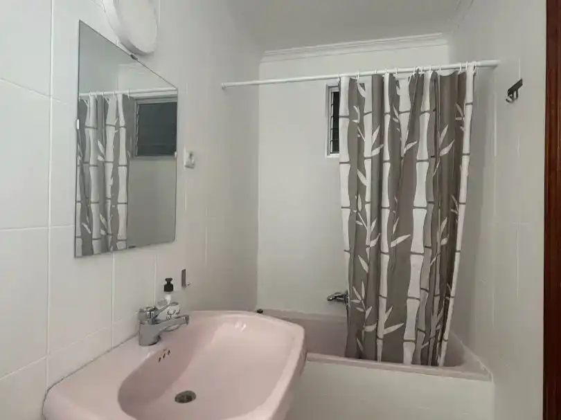 Baño de Piso para compartir en Plaza de Toros - Avenida Chapí - Trinquete  