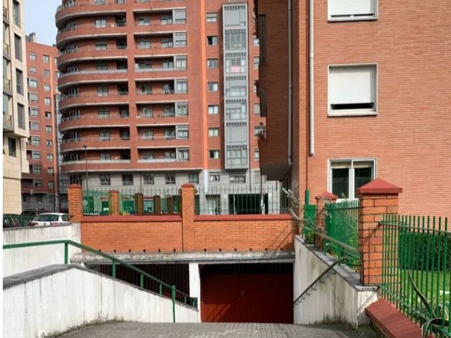 Vista exterior de Garatge en venda en Bilbao 
