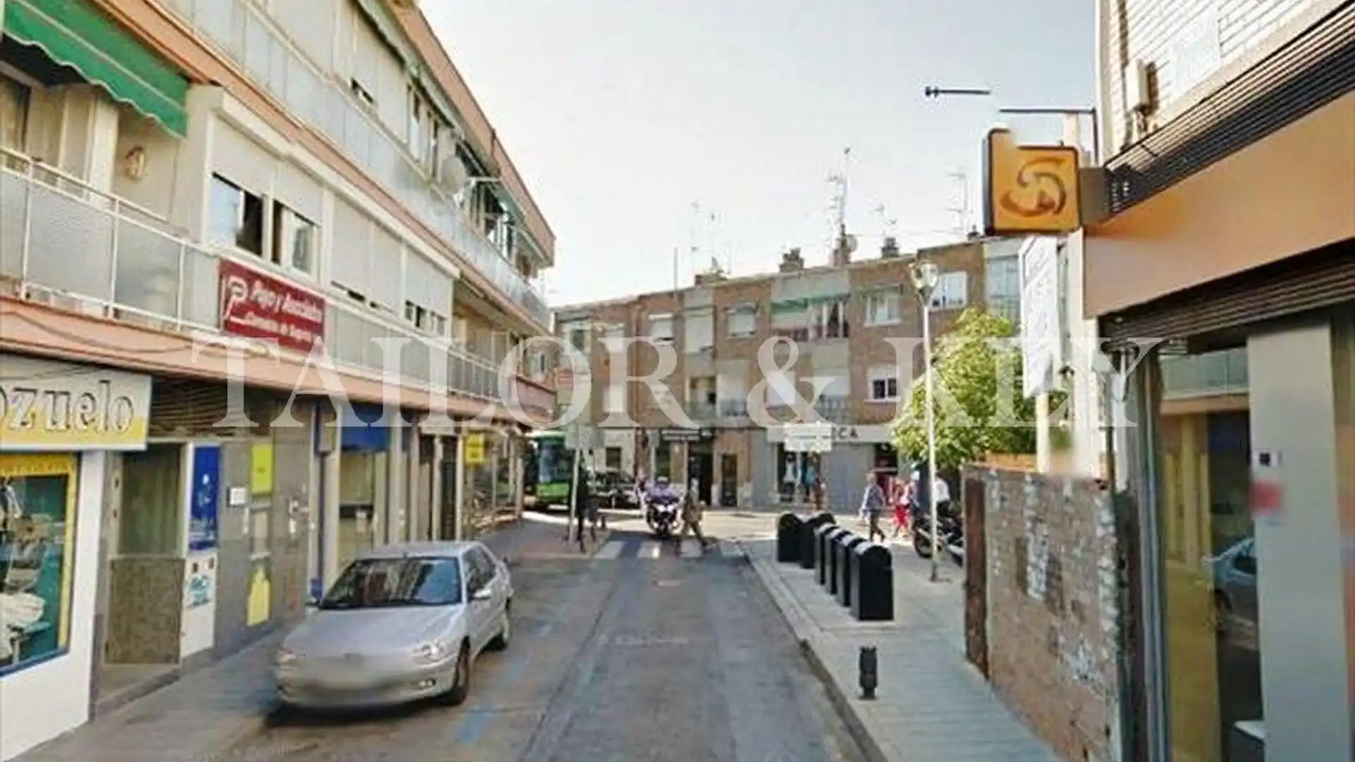 Vista exterior de Local en venta en Pozuelo de Alarcón