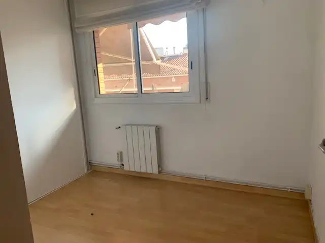 Schlafzimmer von Wohnung zum Verkauf in Badalona mit Klimaanlage, Heizung und Parkett
