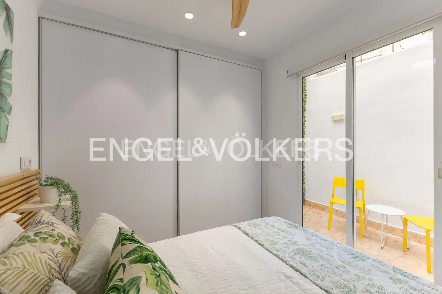 Dormitori de Apartament de lloguer en Valencia amb Aire condicionat, Calefacció i Moblat