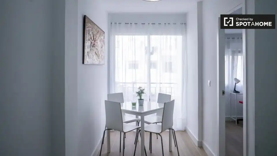 Dining room of Flat for rent in Valencia  with Air Conditioner, Heating and Furnished