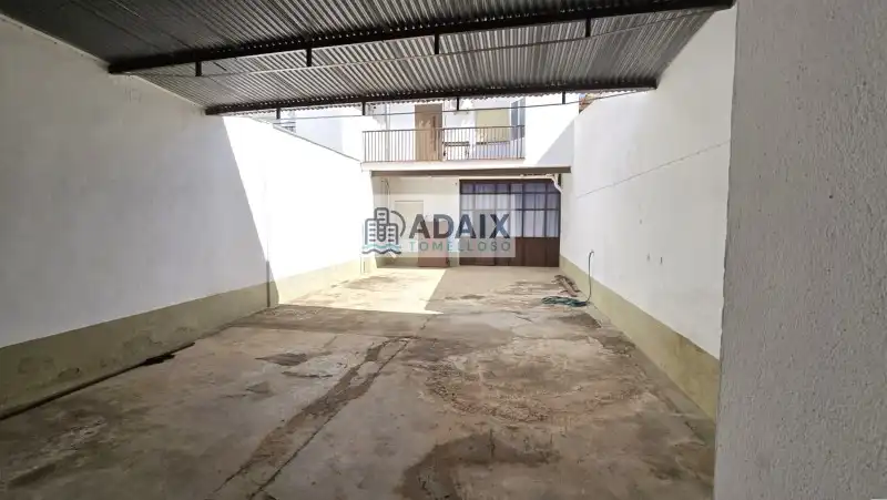Casa amb balcó en venda a Tomelloso