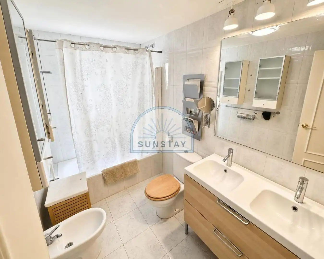 Baño de Apartamento de alquiler en Torremolinos con Aire acondicionado, Jardín privado y Terraza