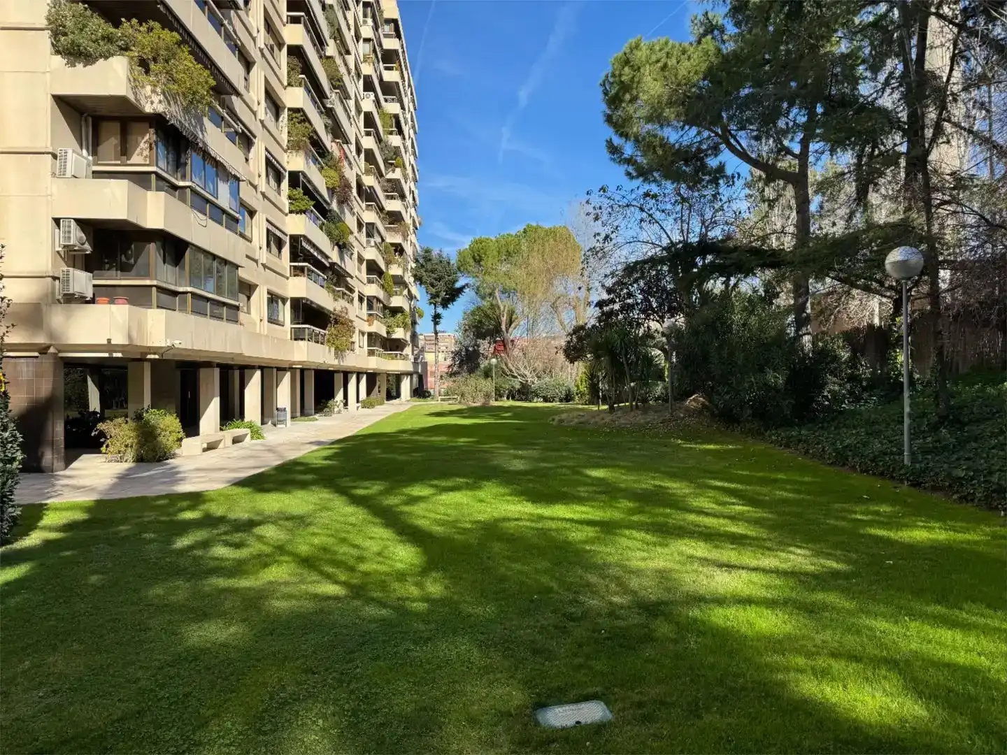 Vista exterior de Piso de alquiler en Madrid con Aire acondicionado, Jardín privado y Parquet