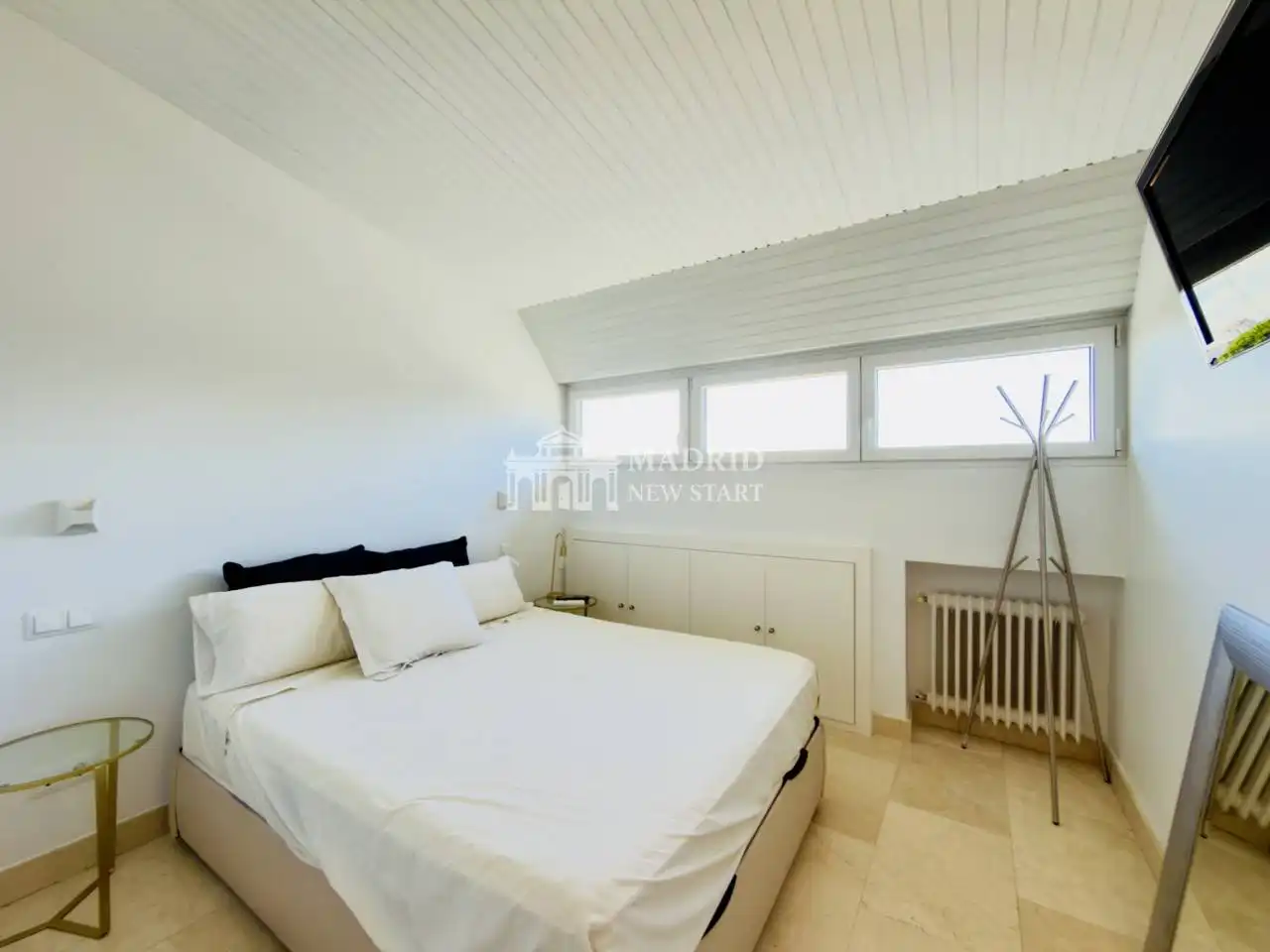 Habitación de Dúplex de alquiler en Madrid con Aire acondicionado, Calefacción y Amueblado