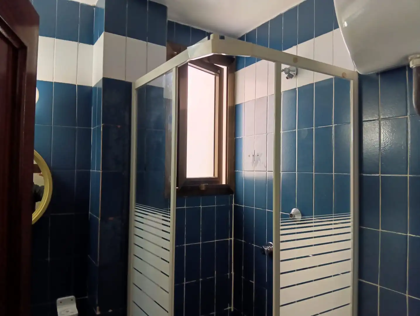Bathroom of Flat for sale in Sevilla  with Air Conditioner, Terrace and Balcony