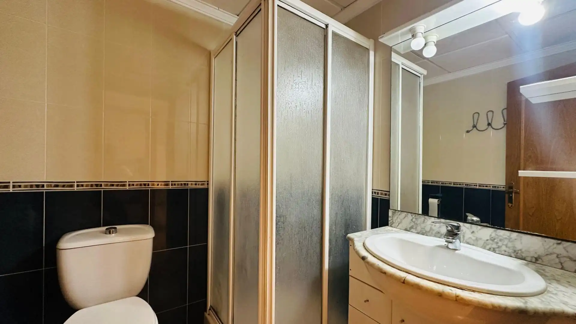 Badezimmer von Wohnung zum Verkauf in Amposta mit Klimaanlage, Heizung und Möbliert