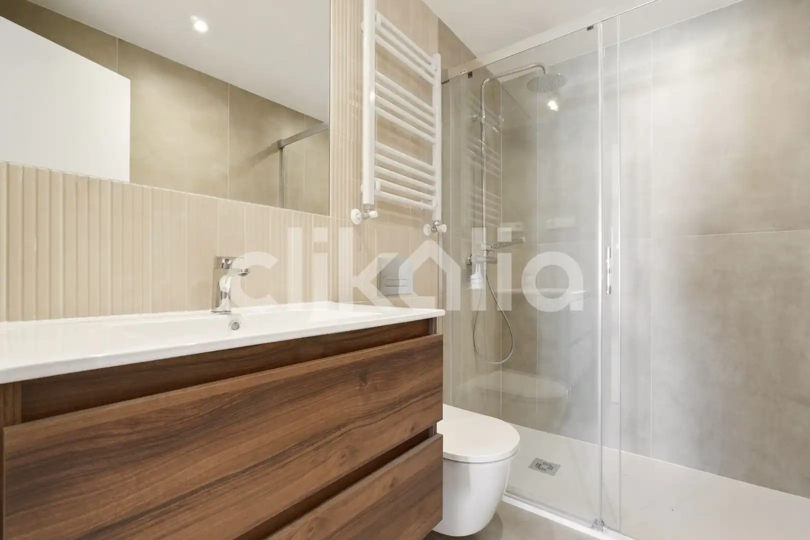 Badezimmer von Wohnung zum Verkauf in Madrid mit Klimaanlage, Heizung und Terrasse