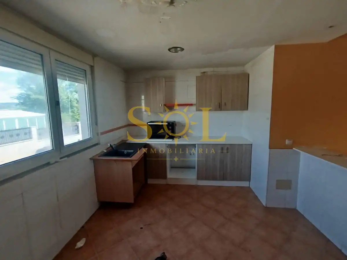 Cocina de Casa adosada en venta en Sariegos con Calefacción, Jardín privado y Terraza