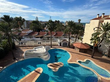 Àtic amb piscina en venda a Las Marinas / Les Marines